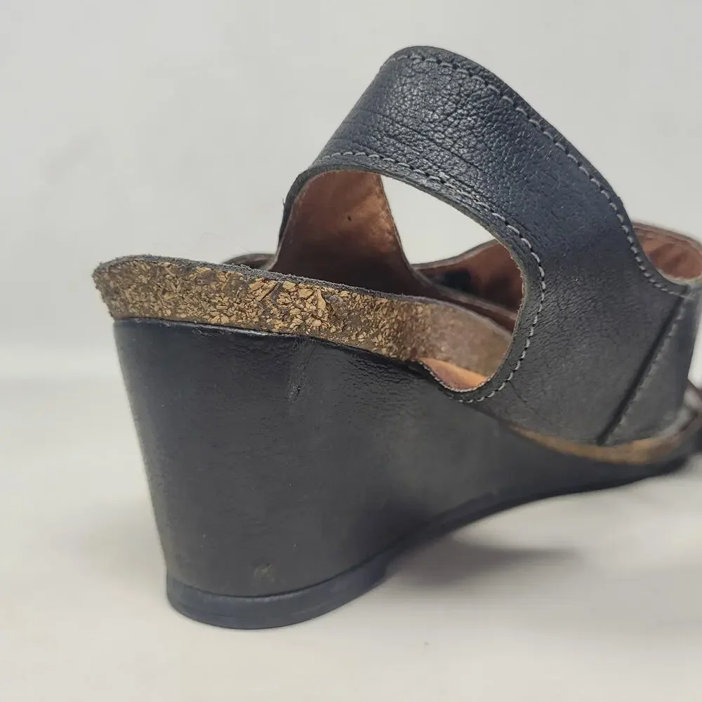 Taos‎ Sandals 10 EU41 Black Leather Wedge Carousel Slingback Medallion 3209